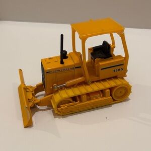 Ertl John Deere 550G Crawler. 1/32 scale.